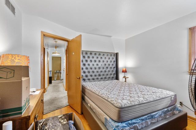 5737 N 80th STREET, Milwaukee, WI 53218