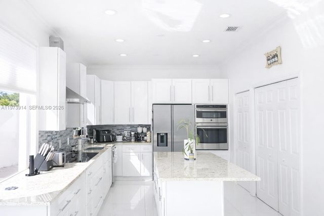2150 NW 100th Avenue, Pembroke Pines, FL 33024