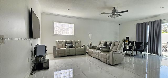 2150 NW 100th Avenue, Pembroke Pines, FL 33024