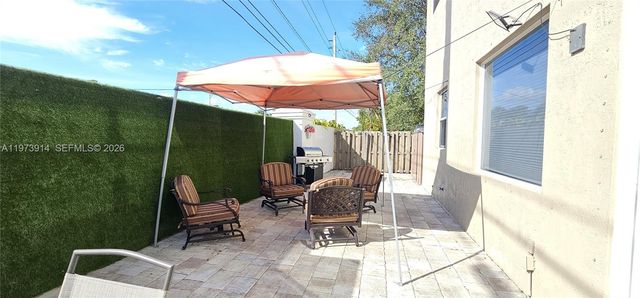 2150 NW 100th Avenue, Pembroke Pines, FL 33024