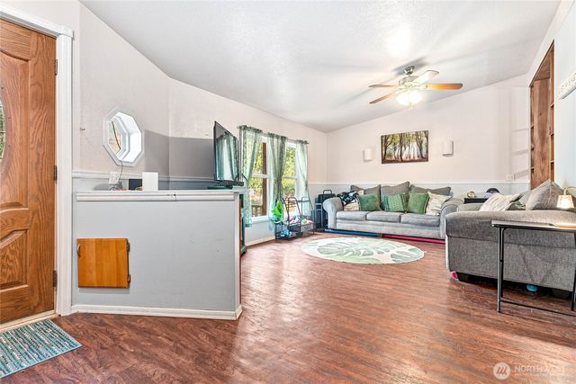 172 Sprague Valley Drive, Maple Falls, WA 98266