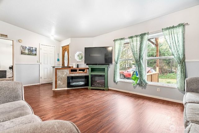 172 Sprague Valley Drive, Maple Falls, WA 98266