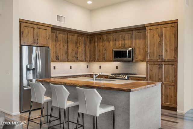 10875 N Poinsettia Drive, Tucson, AZ 85737