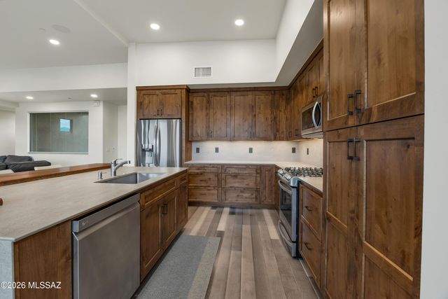 10875 N Poinsettia Drive, Tucson, AZ 85737