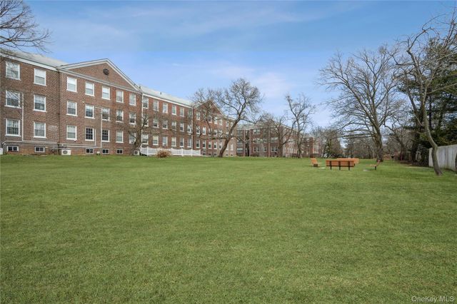 1 Meadow 3H-1, Woodmere, NY 11598