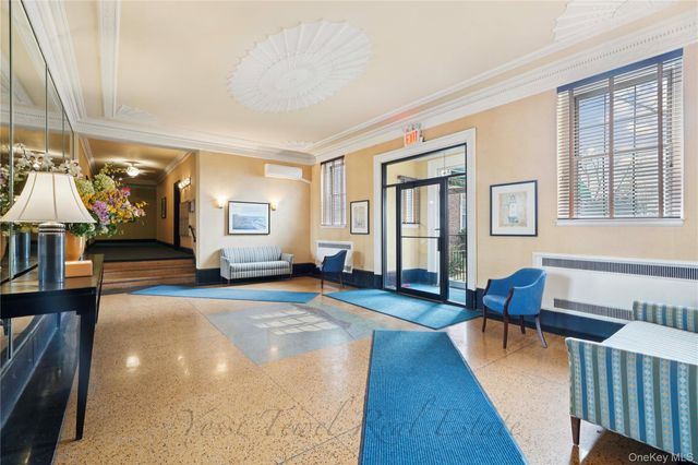 1 Meadow 3H-1, Woodmere, NY 11598