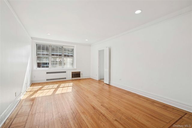 1 Meadow 3H-1, Woodmere, NY 11598