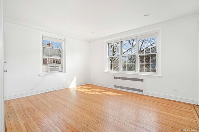 1 Meadow 3H-1, Woodmere, NY 11598