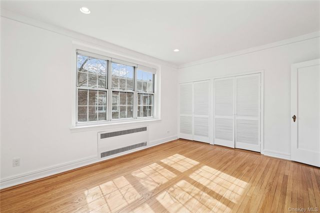 1 Meadow 3H-1, Woodmere, NY 11598