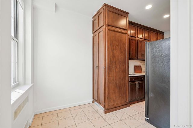 1 Meadow 3H-1, Woodmere, NY 11598