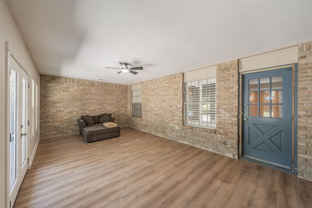 1718 Timbers Drive, Irving, TX 75061