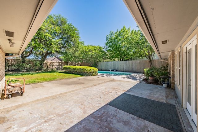 1718 Timbers Drive, Irving, TX 75061