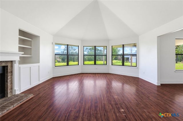 201 Hickory Run, La Vernia, TX 78121