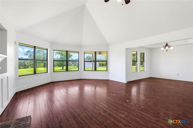 201 Hickory Run, La Vernia, TX 78121