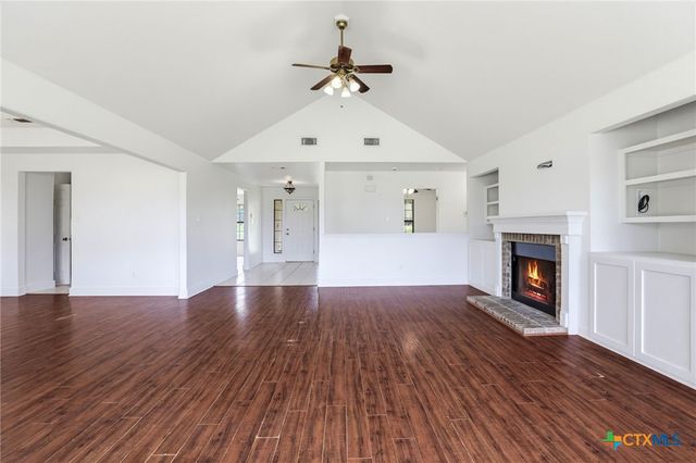 201 Hickory Run, La Vernia, TX 78121
