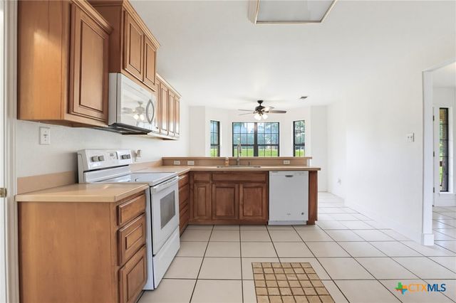 201 Hickory Run, La Vernia, TX 78121