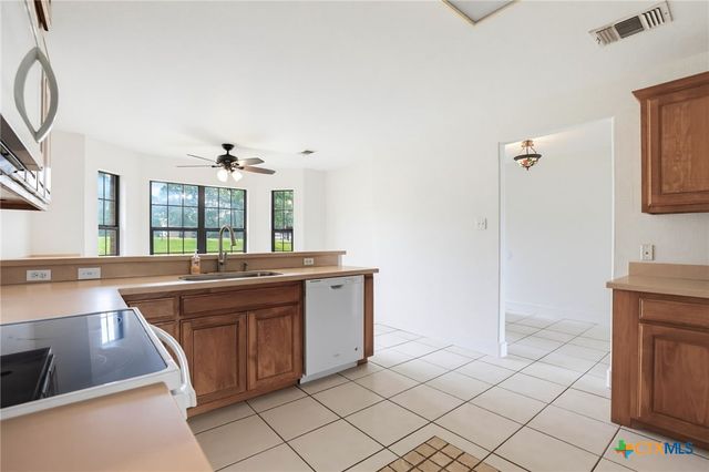 201 Hickory Run, La Vernia, TX 78121