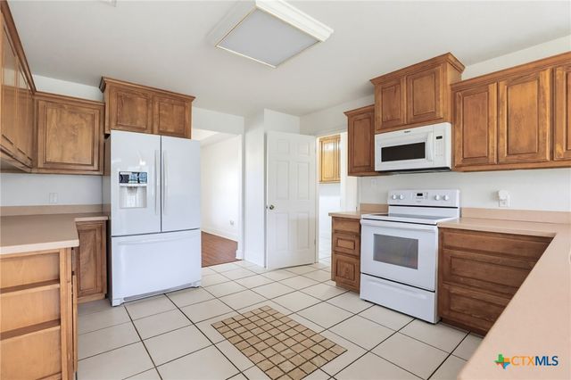 201 Hickory Run, La Vernia, TX 78121