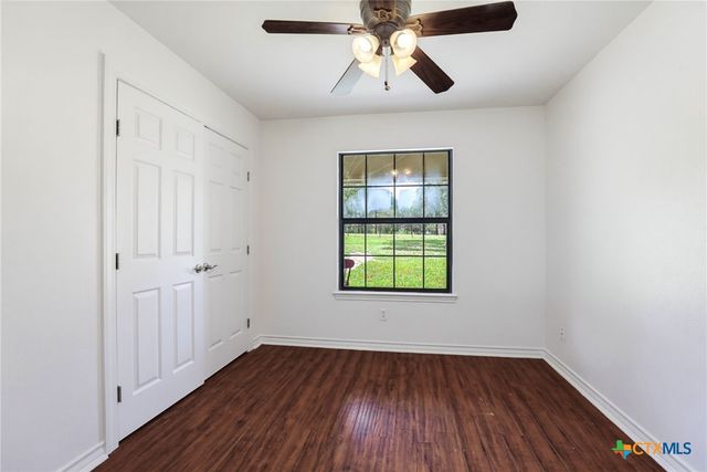 201 Hickory Run, La Vernia, TX 78121