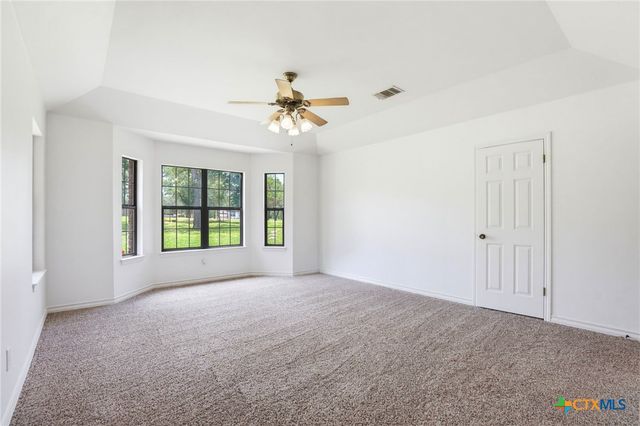 201 Hickory Run, La Vernia, TX 78121