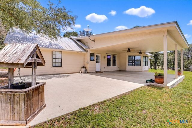 201 Hickory Run, La Vernia, TX 78121