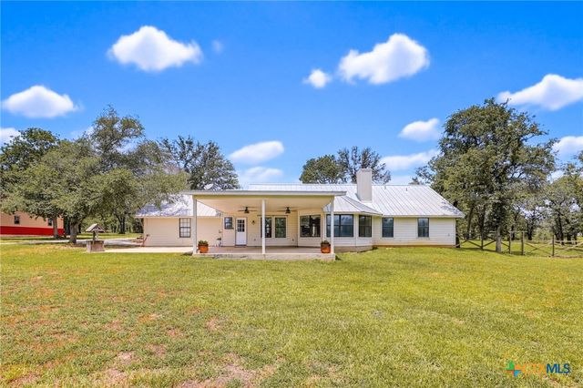 201 Hickory Run, La Vernia, TX 78121