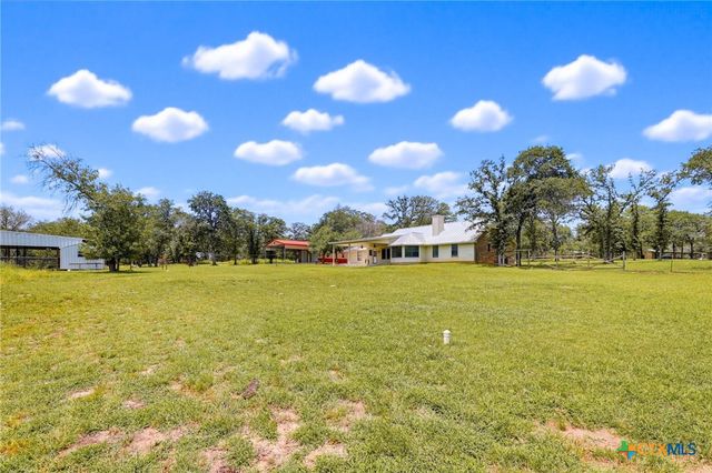201 Hickory Run, La Vernia, TX 78121