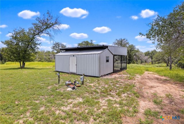 201 Hickory Run, La Vernia, TX 78121