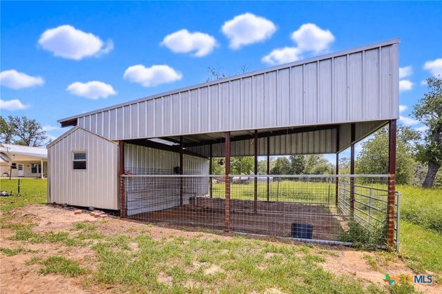 201 Hickory Run, La Vernia, TX 78121