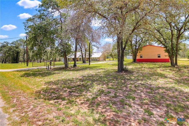 201 Hickory Run, La Vernia, TX 78121