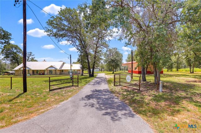 201 Hickory Run, La Vernia, TX 78121