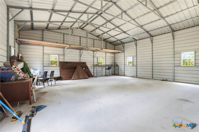 201 Hickory Run, La Vernia, TX 78121