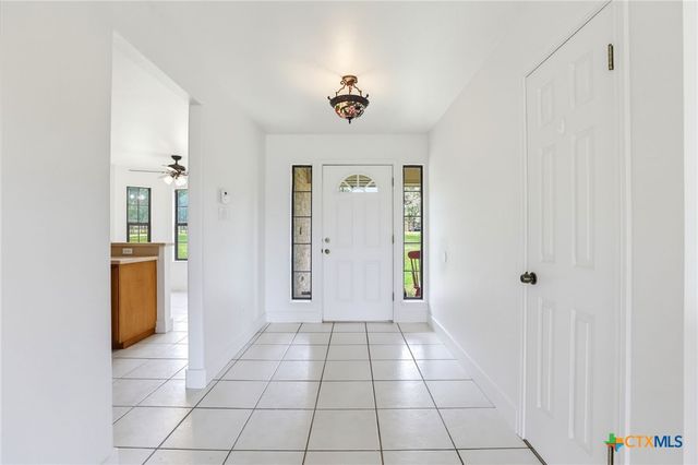 201 Hickory Run, La Vernia, TX 78121
