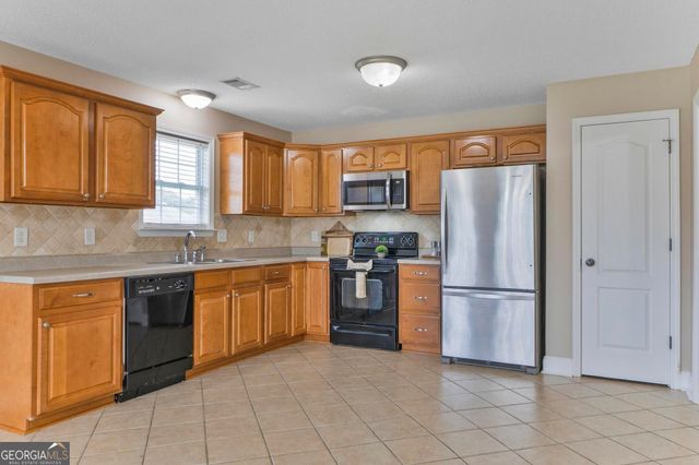 406 Sundowner Drive, Bonaire, GA 31005