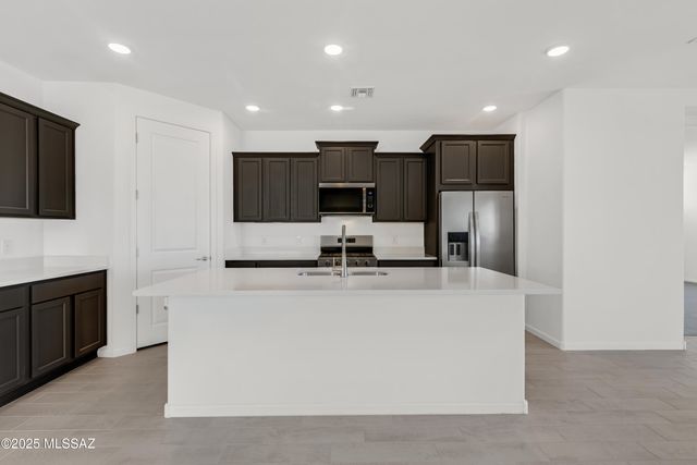 10112 S Arnold Ranch Court, Vail, AZ 85641