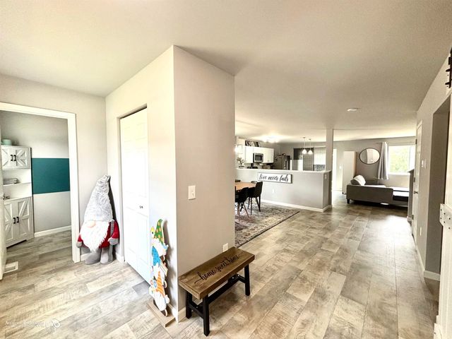 927 Village Drive, Davison, MI 48423