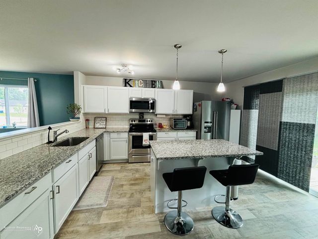 927 Village Drive, Davison, MI 48423