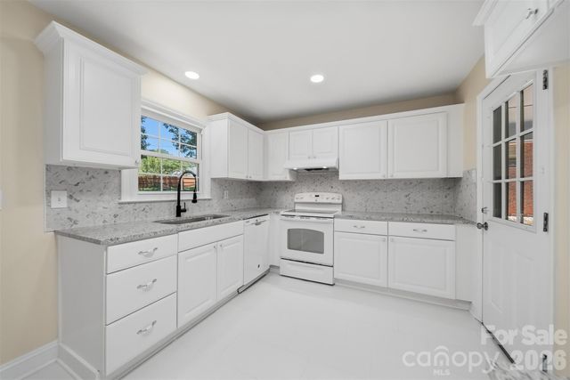 1409 Woodberry Road, Charlotte, NC 28212