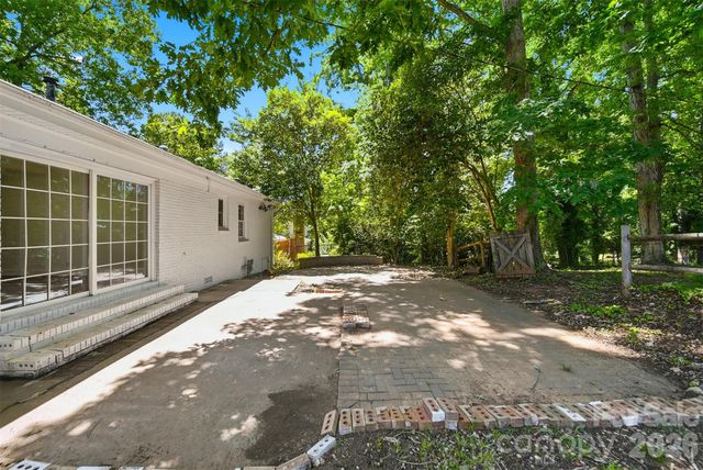1409 Woodberry Road, Charlotte, NC 28212