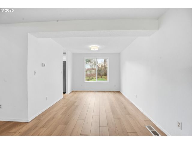 16705 Se KINGSRIDGE Ct, Milwaukie, OR 97267