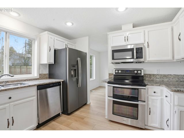 16705 Se KINGSRIDGE Ct, Milwaukie, OR 97267