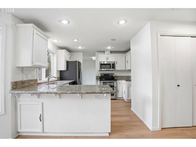 16705 Se KINGSRIDGE Ct, Milwaukie, OR 97267