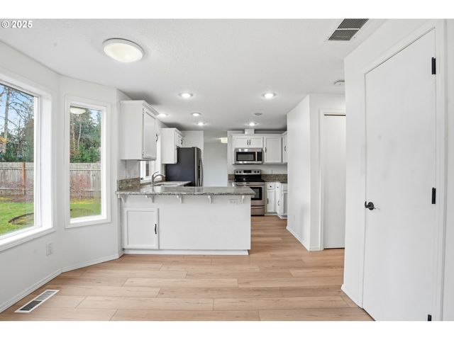 16705 Se KINGSRIDGE Ct, Milwaukie, OR 97267