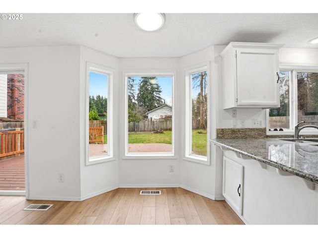 16705 Se KINGSRIDGE Ct, Milwaukie, OR 97267