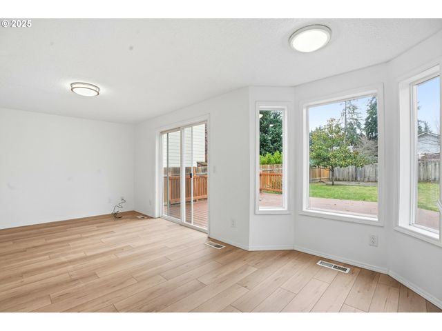 16705 Se KINGSRIDGE Ct, Milwaukie, OR 97267