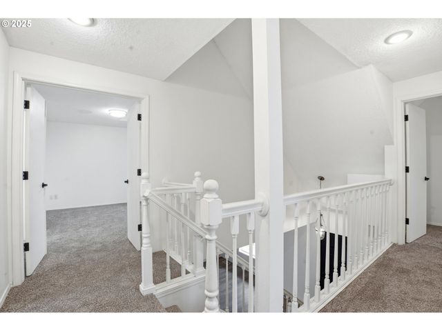 16705 Se KINGSRIDGE Ct, Milwaukie, OR 97267