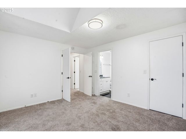 16705 Se KINGSRIDGE Ct, Milwaukie, OR 97267