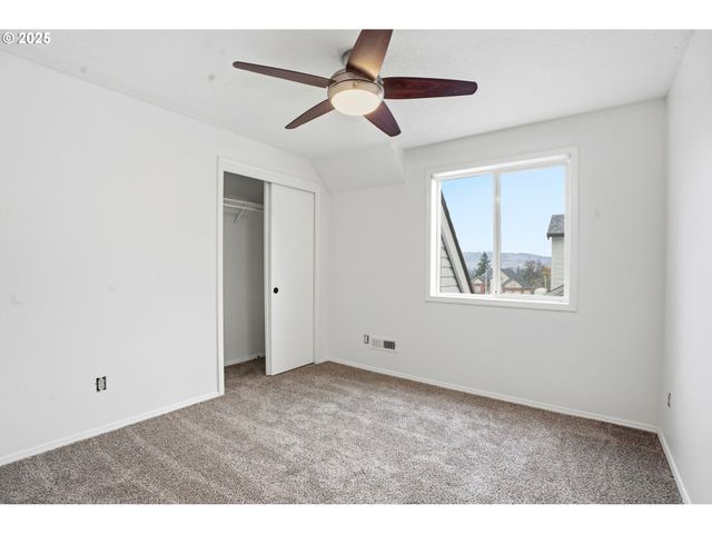 16705 Se KINGSRIDGE Ct, Milwaukie, OR 97267