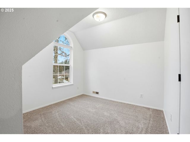 16705 Se KINGSRIDGE Ct, Milwaukie, OR 97267