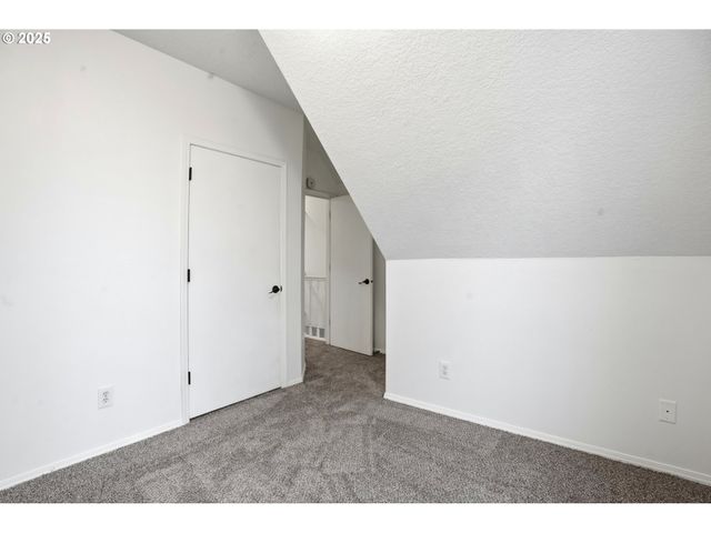 16705 Se KINGSRIDGE Ct, Milwaukie, OR 97267